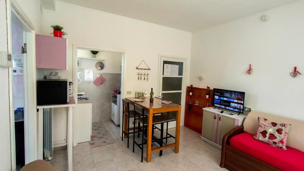 Sweetheart Apartment Бусто-Арсіціо Екстер'єр фото